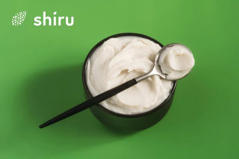 Shiru logo and a container and spoonful of the product.
