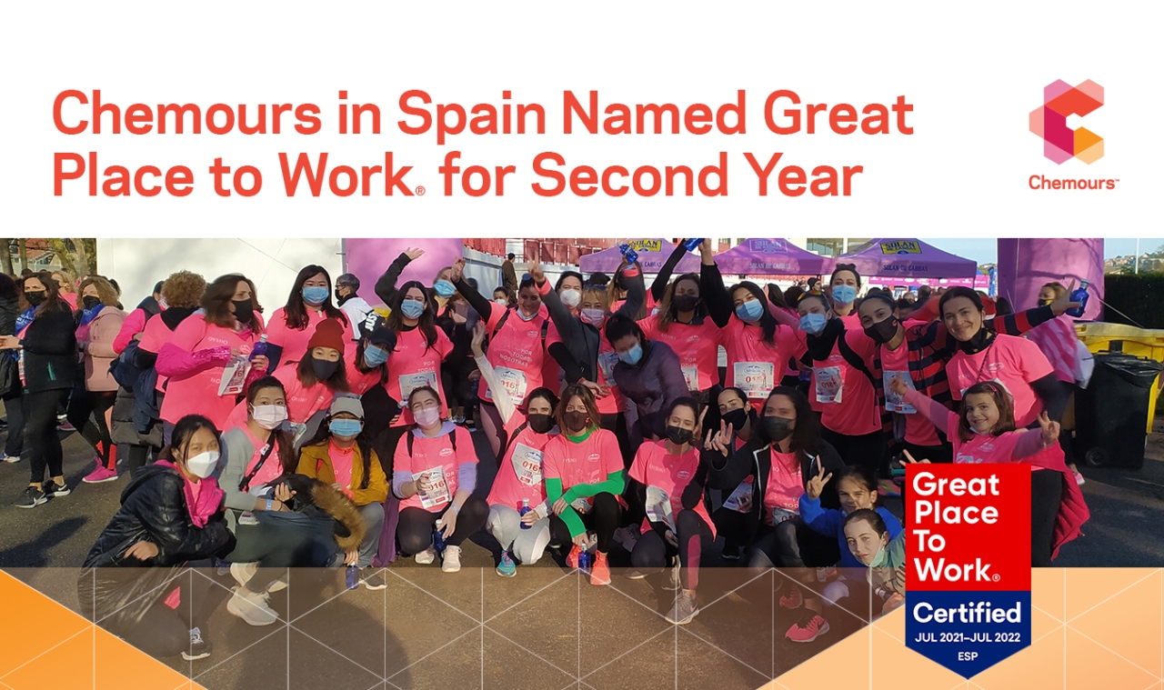 Group of employees in pink shirts, with text: "Chemours in Spain Named Great Place to Work for Second Year"