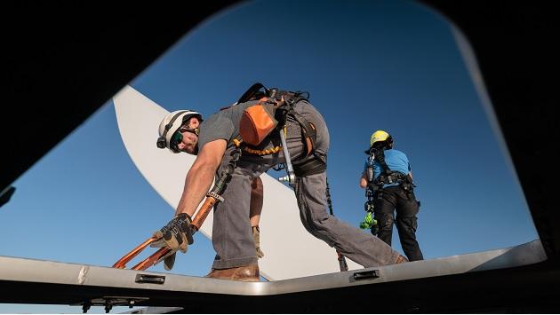 Wind turbine maintenance 