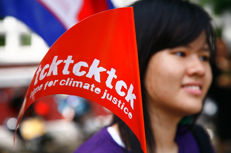 young demonstrator shows her support for climate justice