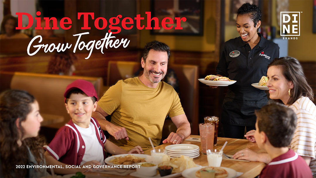Family eating together at Applebees. 