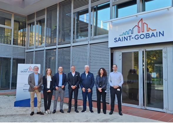 Leaders from Eurodia Industrie and Saint-Gobain Ceramics meet to discuss the details of their partnership.