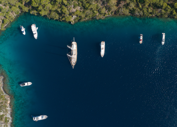 Bird&#039;s eye view of a bay with boats
