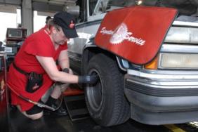 Jiffy Lube(R) Aims to Raise $1 Million for American Heart Association's Go Red For Women(TM) Movement Image.