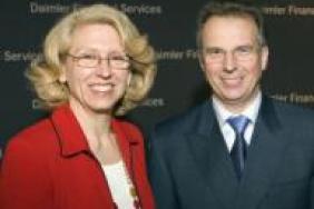 Daimler Financial Services Provides Forum for Leading Business Women to Discuss Economic Issues Image.