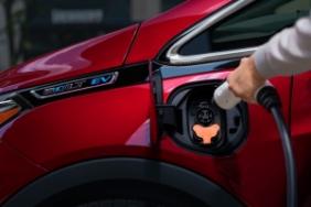 GM Continues to Facilitate EV Adoption, Tripling Employee Workplace Electric Vehicle Charging Availability Across U.S. and Canada Image