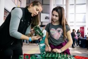 Arrow Electronics Engineers Inspire Girls to Study Science at Girls and Science Event Image