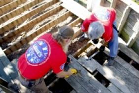 Lowe’s Champions Underserved Communities With Volunteers and Nearly $8 Million to Keep America Beautiful Image