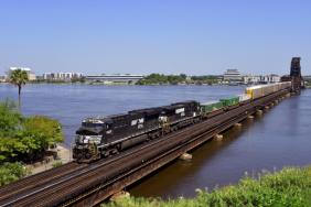 Norfolk Southern Supports Hurricane Matthew Recovery Efforts in Southeast Image.