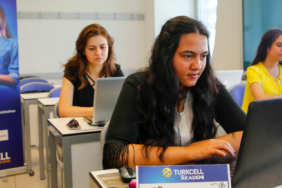 Turkcell Joins Business Call to Action With Women Developers of the Future Project Image.