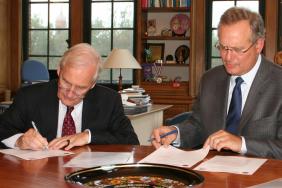 Elsevier and Royal Tropical Institute Sign 5 Year Memorandum of Understanding to Provide ScienceDirect and Scopus to 150 Developing Country Researchers Image.