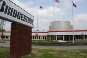 Two Bridgestone Plants Recognized by PACCAR With 2018 Supplier Quality Awards Image