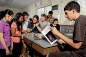Amgen Scientists Visit Biotechnology Classrooms Across the Country in Support of National Lab Day Image.