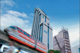 Standard Chartered Launches its 2015 Annual Report Image