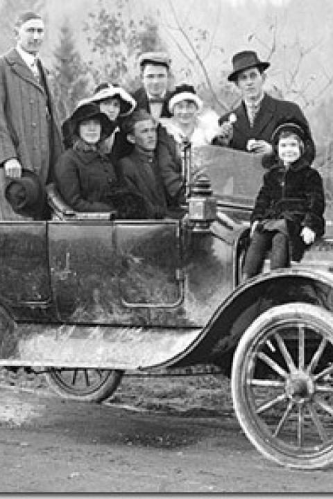 1912-Ford-Model-T_thumb2.jpg
