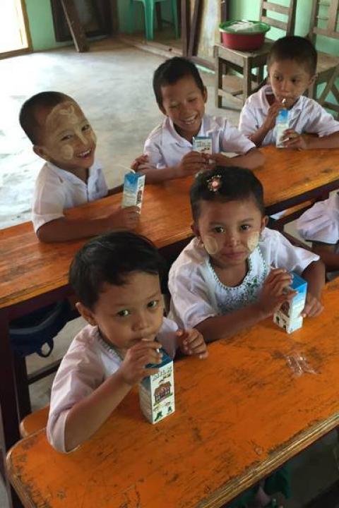 Happy-kids-drinking-milk.jpg