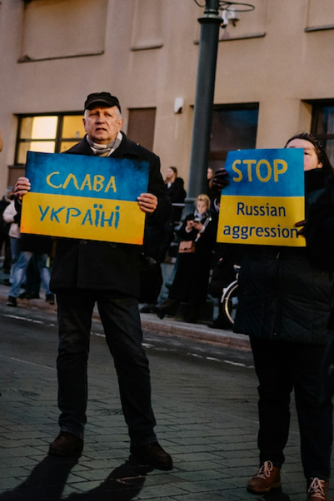 romanian protestors oppose russia invasion of ukraine in 2022