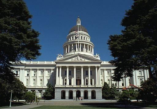 California_State_Capitol_front_1999.jpg