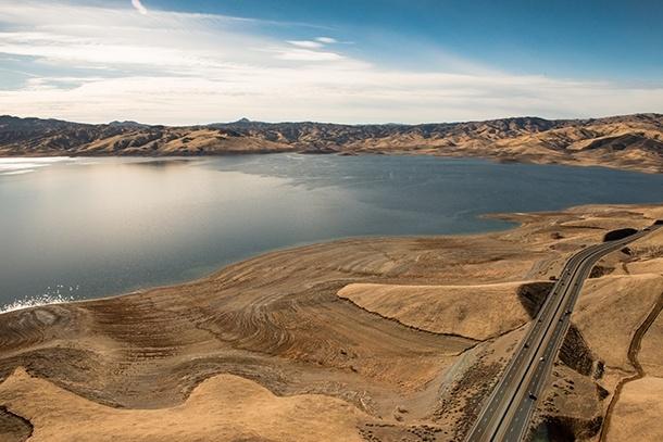 San-Luis-Reservoir-in-California.jpg
