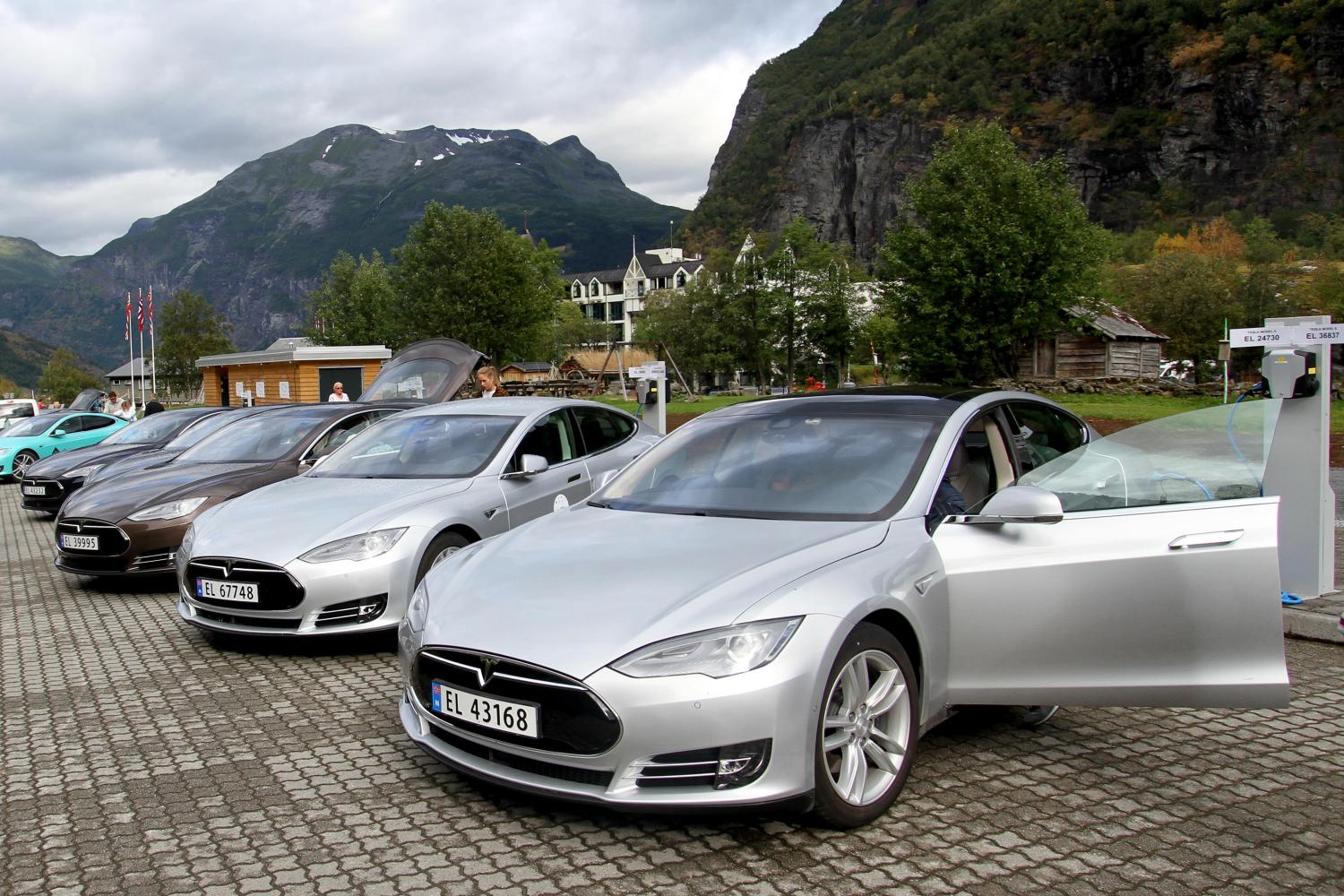 In Norway, the electric car predictions for 2040 and 2050 have been arriving much faster than transportation experts would assume. 30 percent of all cars registered in the country last month were zero-emissions vehicles. 