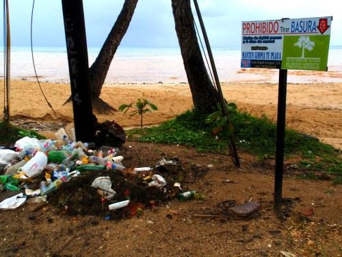 Trashed-beaches-could-mean-lower-airline-revenues.jpg