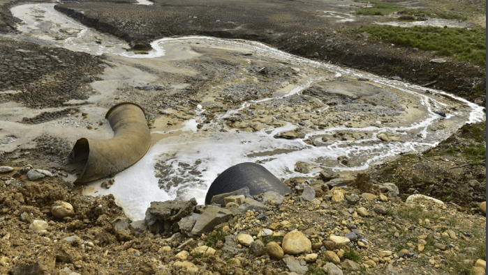 Wastewater-effluent-discharged-near-a-viscose-factory-in-China.png