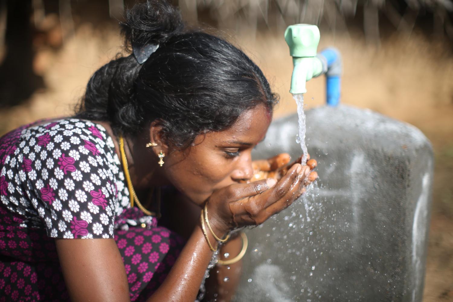 Вода кредит. Малайзия вода питьевая. Девушки Индии пьют воду. Water and Sanitation.