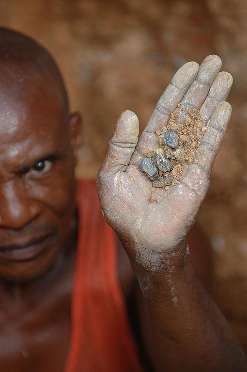 conflict_minerals_Wolframite_Mining_DRC_Julien_Harneis.jpg