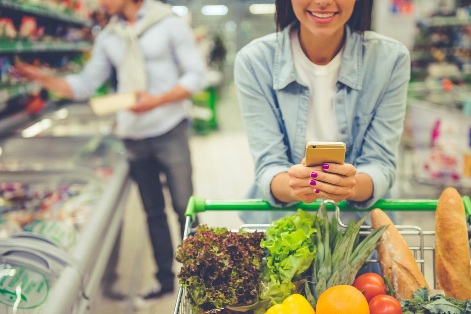 couple shopping in the grocery store - what ESG issues matter to consumers as they shop
