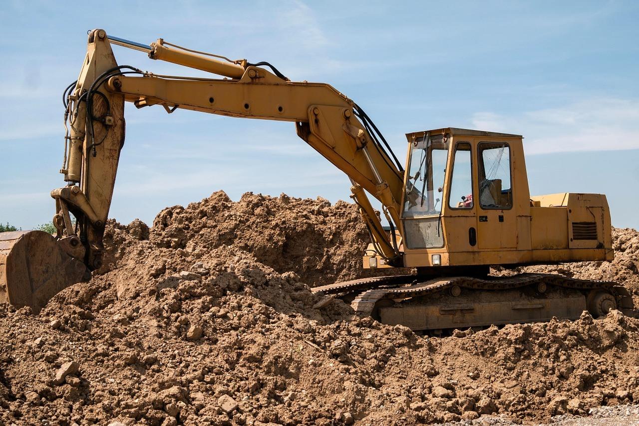 excavators-800996_1280.jpg
