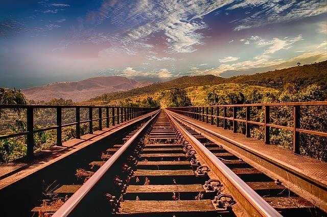 railway-track-2427757_640.jpg