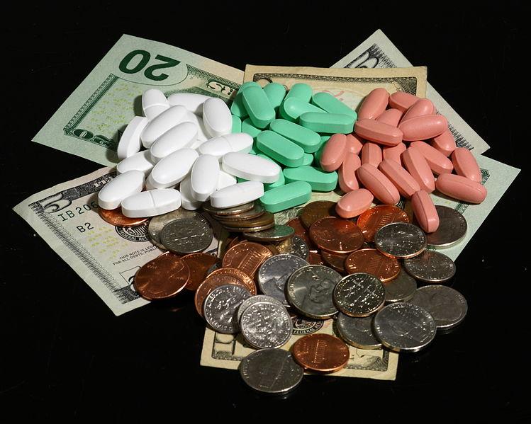 vitamins_Money_and_pills_in_three_colors_Ragesoss.jpg