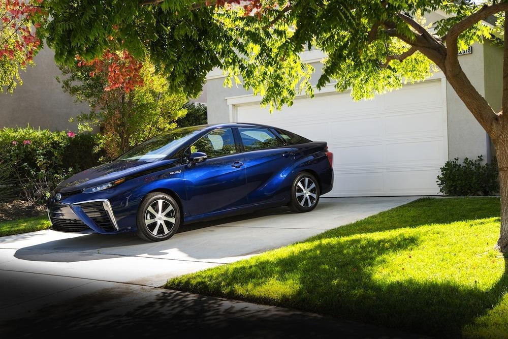 2016_Toyota_Fuel_Cell_Vehicle_019.jpg