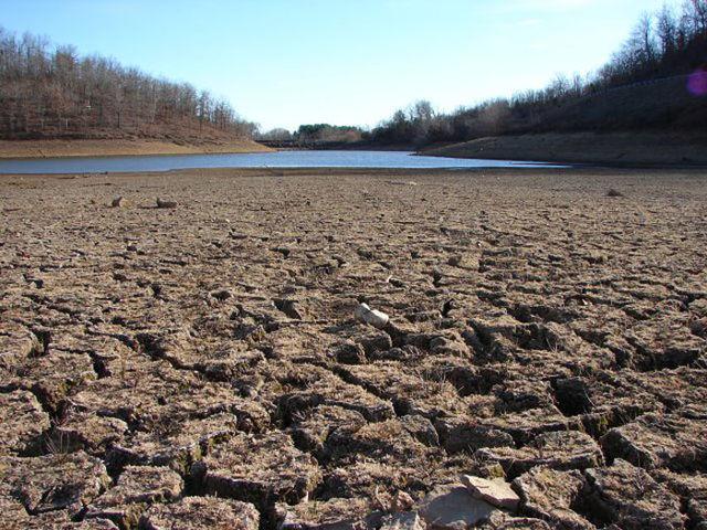 640px-California_Drought_Dry_Riverbed_2009.jpg