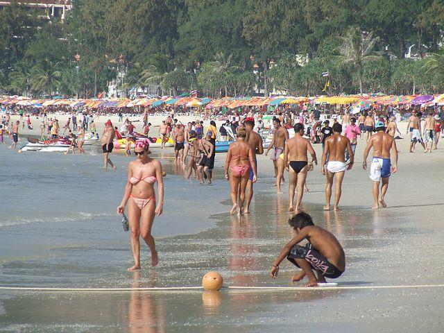 640px-Thailand_patong_beach.jpg
