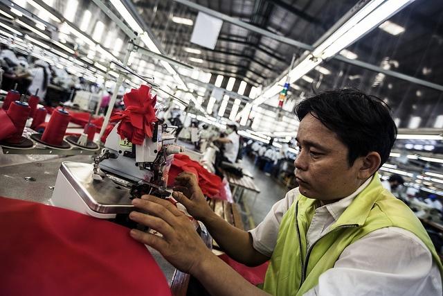 A-garment-worker-in-Vietnam.jpg