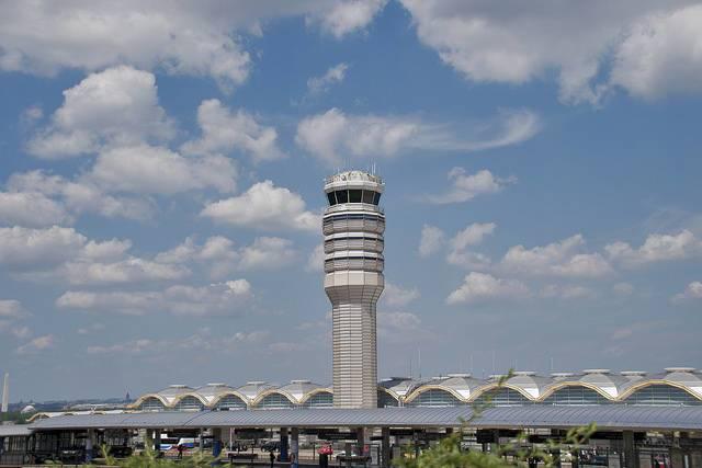 Air-traffic-control-tower-at-Washington-National-Airport.jpg Air-traffic-control-tower-at-Washington-National-Airport.jpg