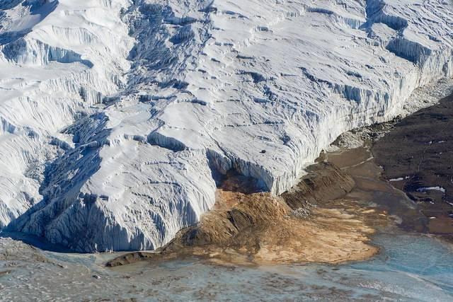 Blood-Falls-Antarctica.jpg