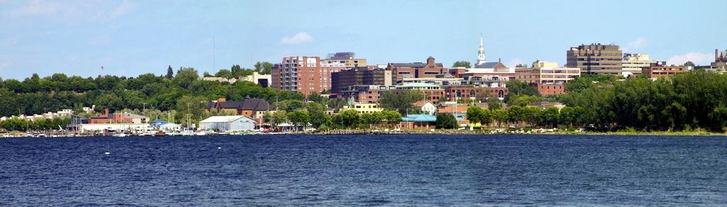 Burlington_seen_from_Lake_Champlain.jpg