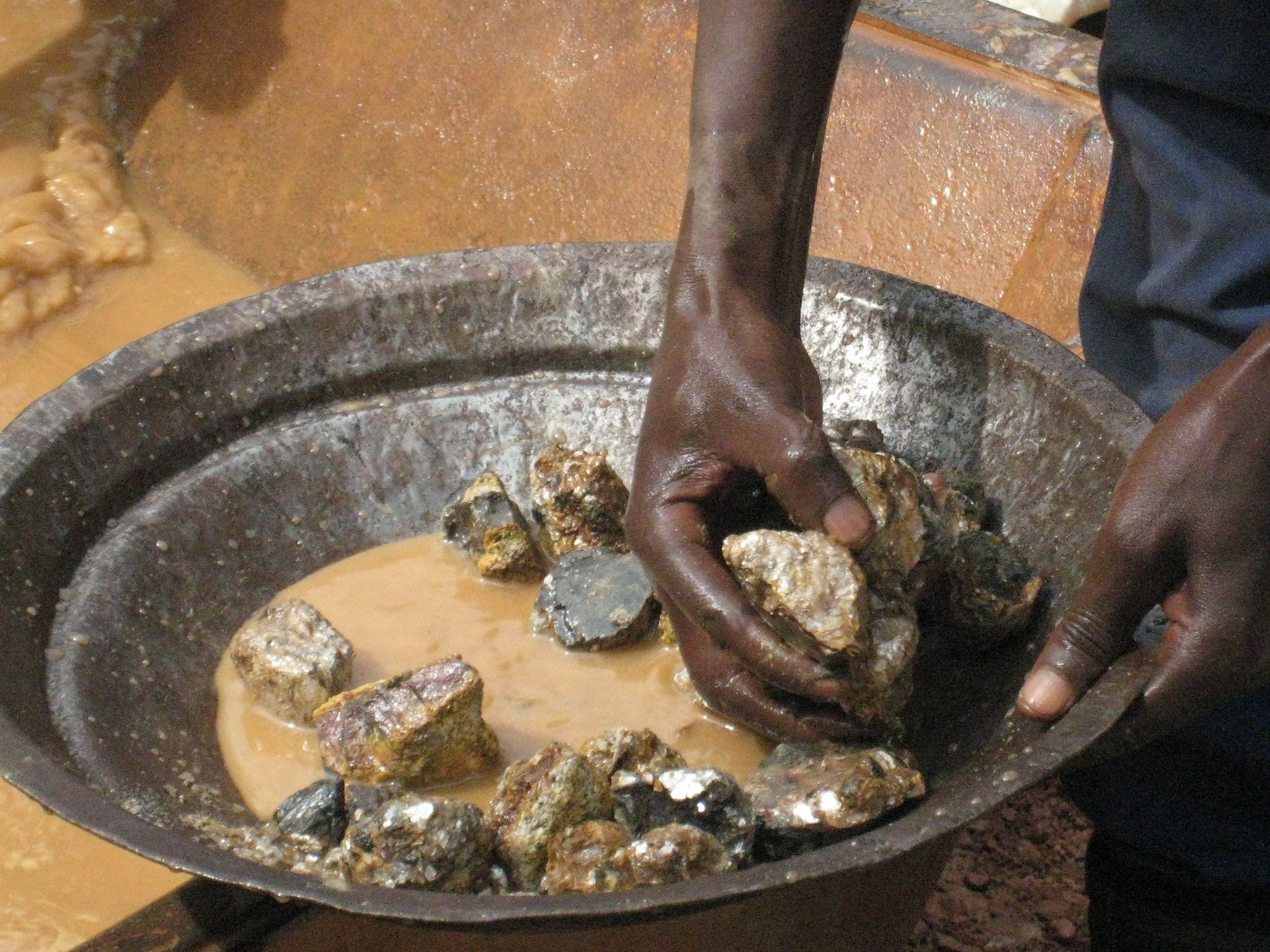 Cassiterite_Rutongo-Mine.jpg
