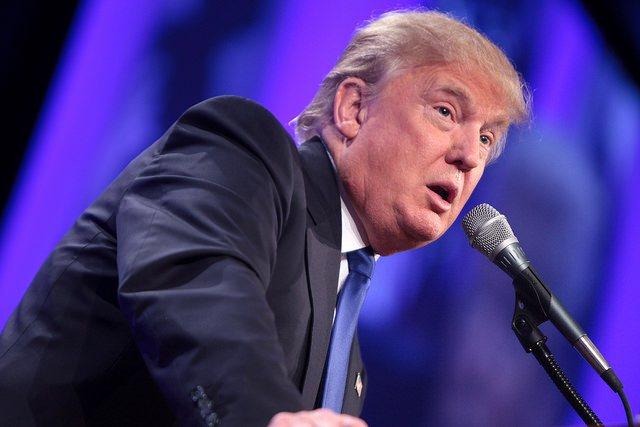 Donald-Trump-speaking-at-the-Iowa-Republican-Partys-2015-Lincoln-Dinner-in-Des-Moines-Iowa.jpg