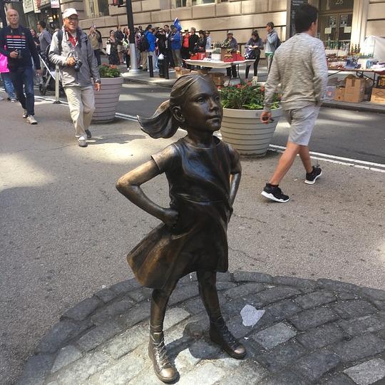 Fearless Girl statue - Goldman Sachs wants more women on boards