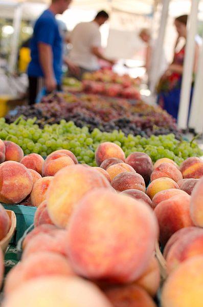 Lincoln_Square_Farmers_Market.jpg