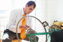 Man_and_Bike.jpg Man_and_Bike.jpg