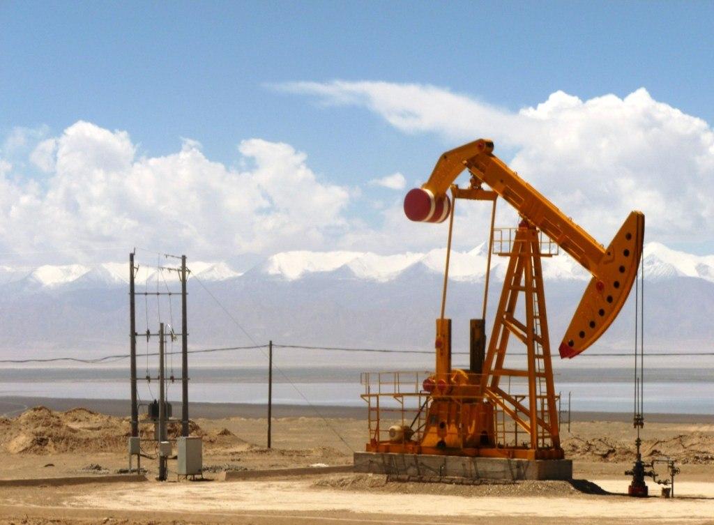 Oil_well_in_Tsaidam.jpg
