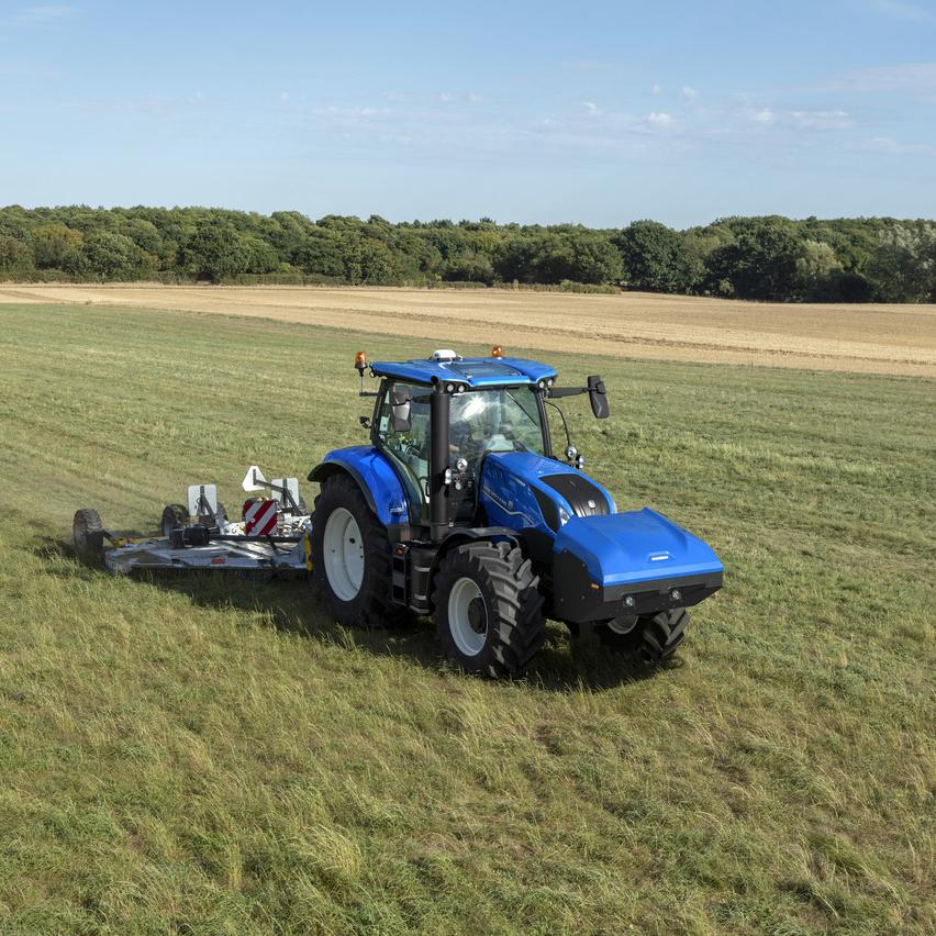 T6_180_MethanePower - methane-powered tractor on fields - carbon-neutral farming