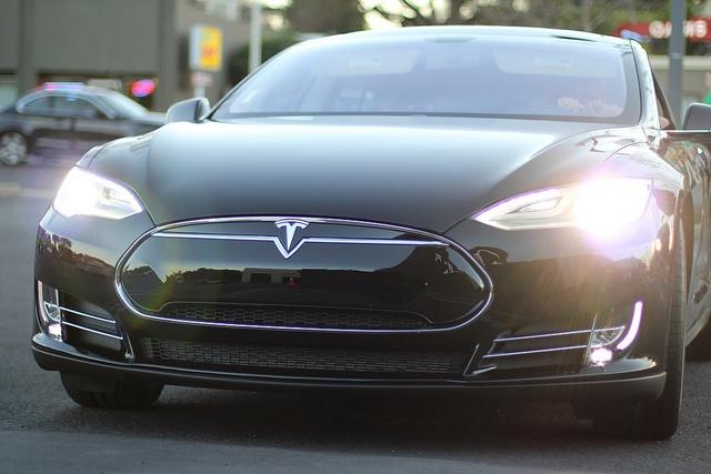Tesla-keeps-driving-forward-but-some-want-to-put-on-the-brakes.jpg