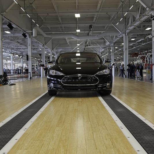 Tesla-will-partner-with-Panasonic-to-build-the-worlds-largest-battery-factory.jpg