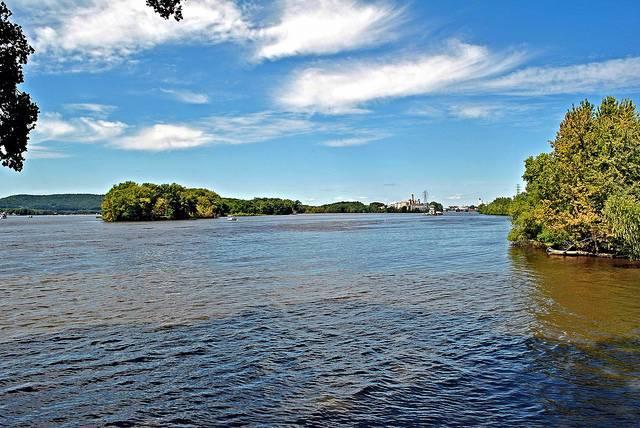The-Mississipi-River-in-WIsconsin.jpg The-Mississipi-River-in-WIsconsin.jpg