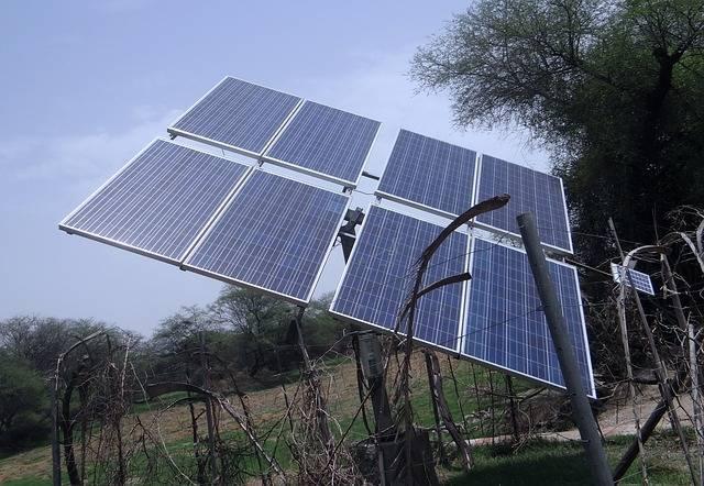 solar-panels-384165_640.jpg